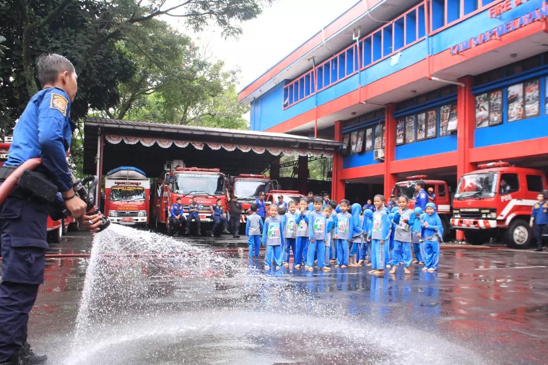 Jumlah Mobil Pemadam Kota Bandung Belum Ideal