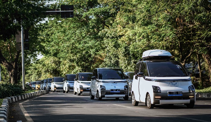 Wuling Motors (Wuling), si pencetus 10 ribu Air EV di Indonesia, kembali menggebrak dengan customer gathering seru. Kali ini, pesta ramah lingkungan tersebut berlangsung di Surabaya, lho.