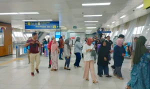LRT Harjamukti Resmi Beroperasi, Stasiun Diserbu Penumpang!