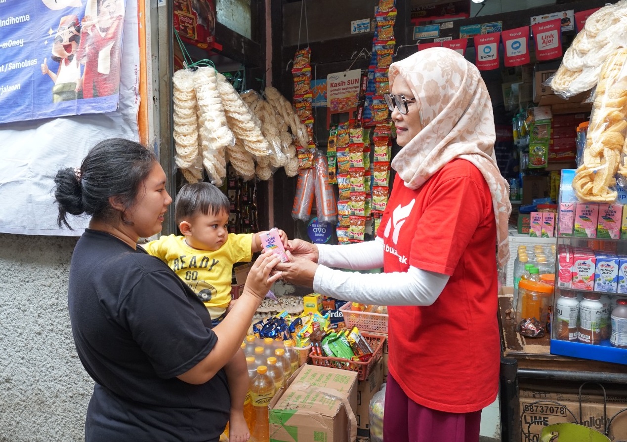 Mitra Bukalapak bersama PT Ultrajaya Milk Industry & Trading Company Tbk berikan Cross-Selling untuk meningkatkan penjualan pemiik warung.