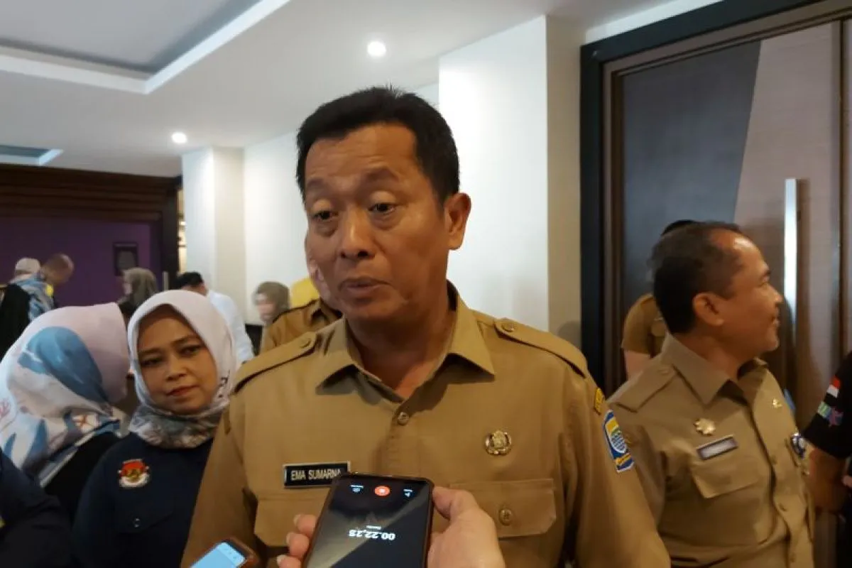 Plh Wali Kota Bandung, Ema Sumarna menduga ada yang menunggangi kasus sengketa lahan antara warga Dago Elos dan keluarga Muller. ANTARA/Ricky Prayoga.