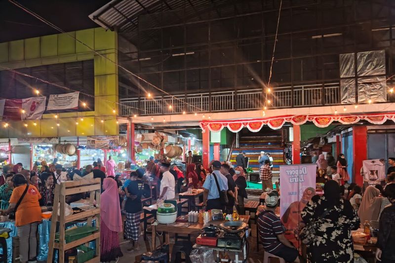 Promosi UMKM Surabaya Melalui Bazar Senja Surya
