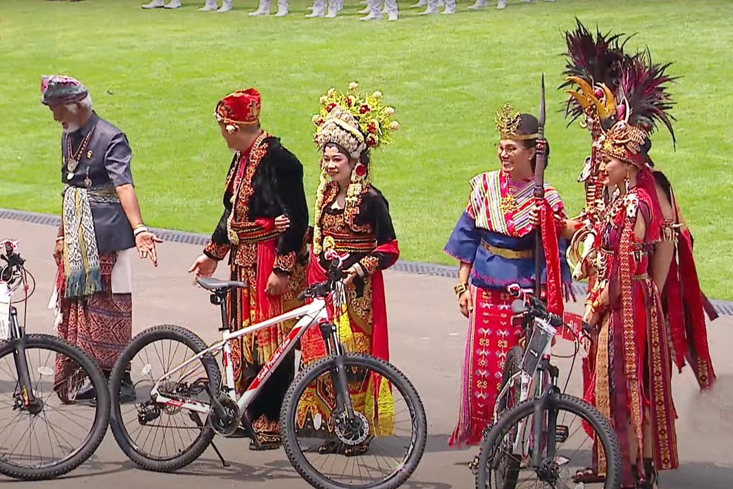 Menang Busana Terbaik di HUT ke-78 RI, Kaesang dan Sri Mulyani Dapat Sepeda dari Jokowi