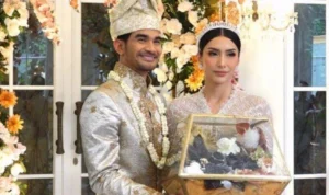 Akhir pekan kemarin, tepatnya pada Minggu (20/8), dunia hiburan tanah air diramaikan dengan perhelatan pernikahan antara Tyas Mirasih dan Tengku Tezi.