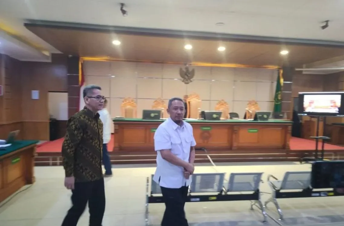 Wali Kota Bandung nonaktif, Yana Mulyana beberkan kronologi terima amplop dari terdakwa Sony Setiadi dalam sidang lanjutan kasus suap. ANTARA/Ricky Prayoga.