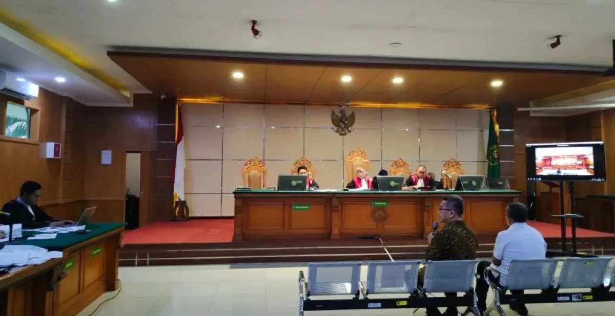 Wali Kota Bandung nonaktif, Yana Mulyana mengaku bahwa pecahan uang asing yang disita saat OTT KPK adalah milik pribadi. ANTARA/Ricky Prayoga.