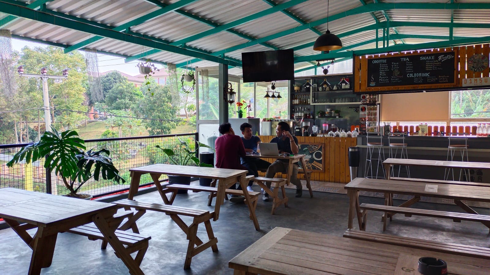 Tak Hanya Tawarkan Lingkungan Alam, Ada Makna Filosofis Dibalik Nama Cafe Teras Kiara Sumedang