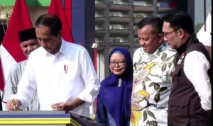 Anggota Komisi V DPR RI Mulyadi saat mendampingi Presiden Joko Widodo. Foto : Dok Mulyadi
