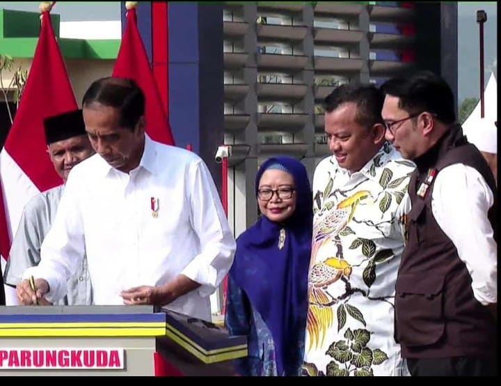 Anggota Komisi V DPR RI Mulyadi saat mendampingi Presiden Joko Widodo. Foto : Dok Mulyadi