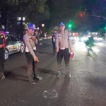 Polisi tengah melakukan olah TKP. (Dok: Kanit Gakkum Satlantas Polrestabes Bandung, Iput Arif Saepul Haris for Jabar Ekspres)