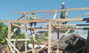 Rumah Warga yang Ambruk di Cileunyi, Kini Mulai Dibangun Secara Darurat Melalui Anggaran Desa