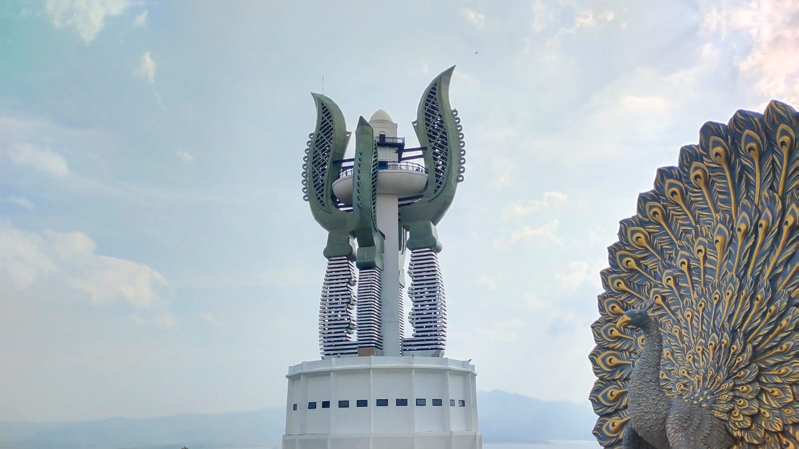 Resmikan Menara Kujang Sepasang di Jatigede, Ridwan Kamil Ceritakan Kisah Pendiriannya