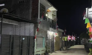 Buntut Penangkapan Teroris Di Bekasi, Rumah Kedua Orang tua DE di Baleendah Bandung di Geledah. Foto Agi Jabar ekspres