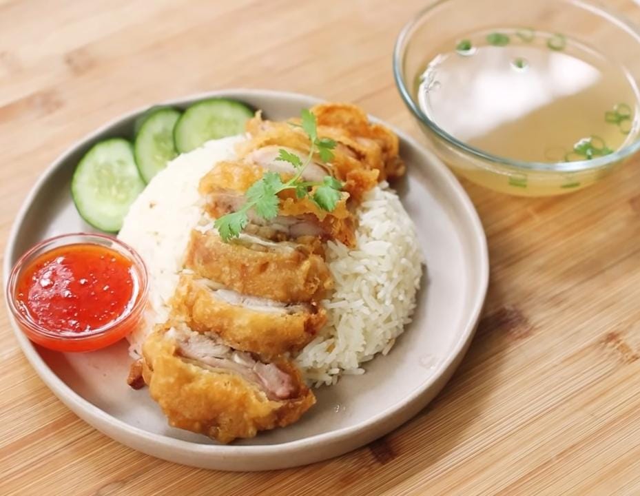 Praktis Cuman Pakai Rice Cooker! Resep Nasi Hainan Krispi