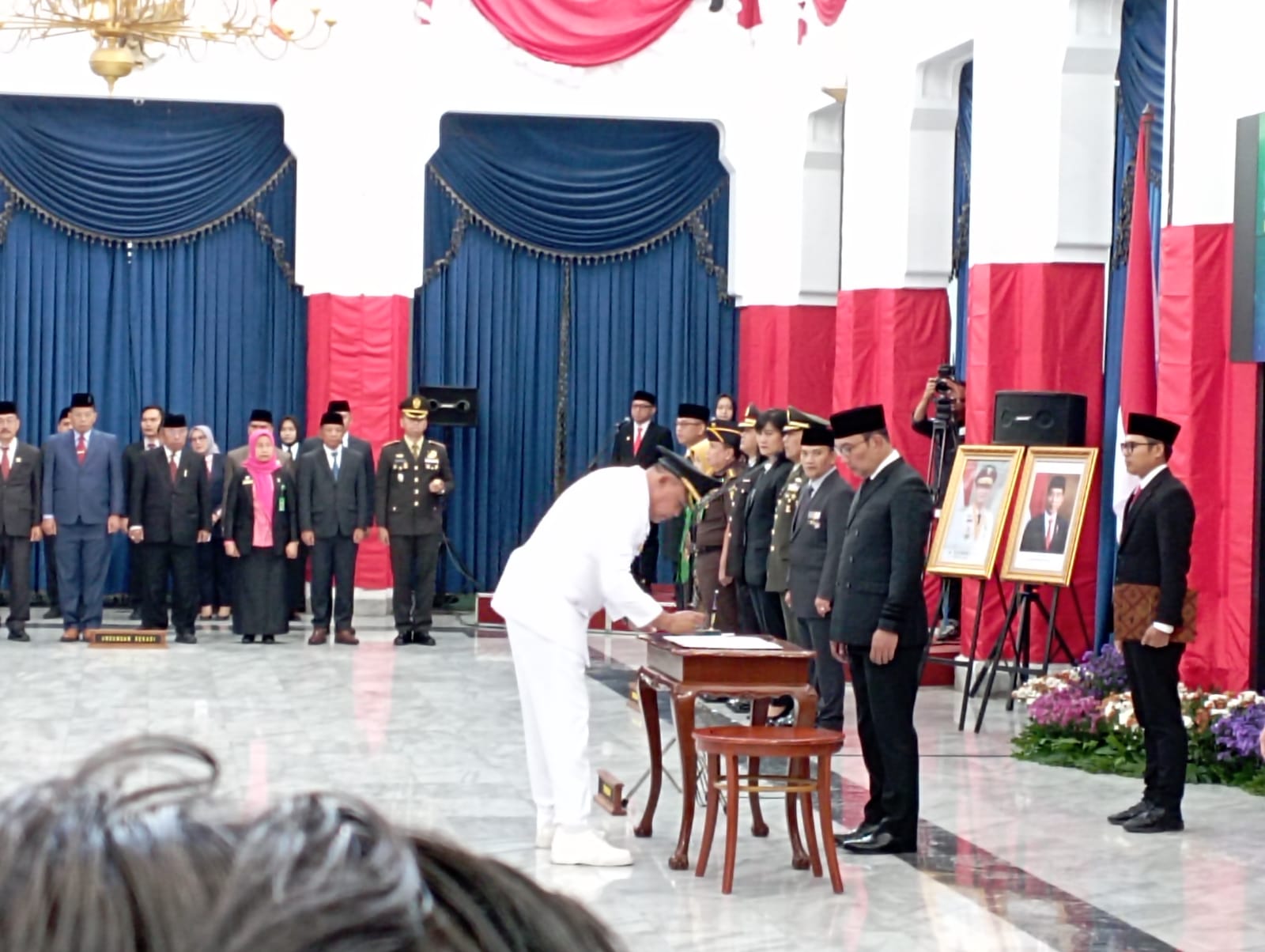 Dok. Pelantikan Walikota Bekasi oleh Gubernur Jabar, Ridwan Kamil. Senin (21/8). Foto. Sandi Nugraha.