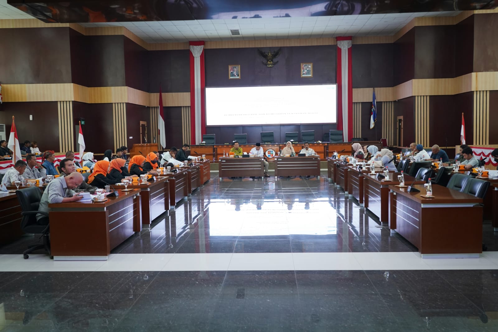 Jajaran DPRD Kota Bogor saat menggelar Rapat Dengar Pendapat (RDP) bersama masyarakat.