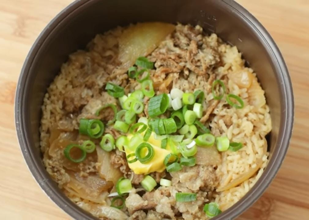 Cukup 5 Menit! Resep Nasi Yashinoya Rice Cooker Praktis