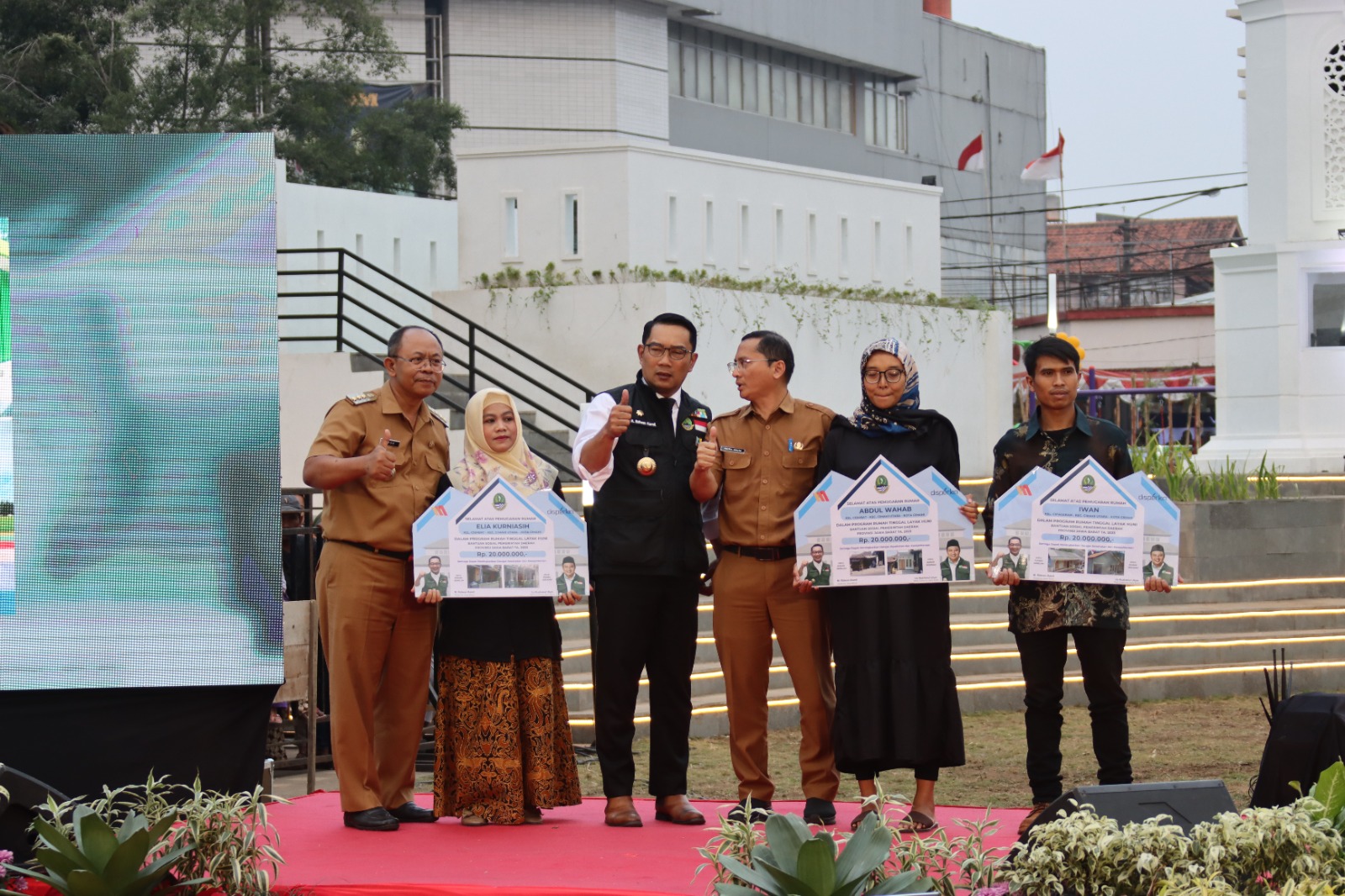 Gubernur Jawa Barat M Ridwan Kamil meresmikan Alun Alun Cimahi