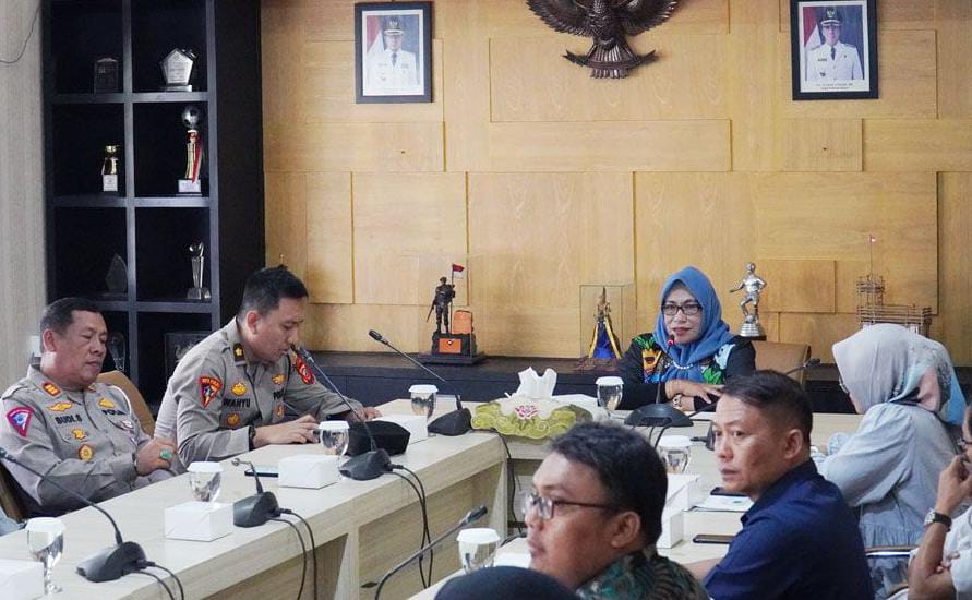 Sekda Kota Bogor, Syarifah Sofiah saat memimpin rapat persiapan pelaksanaan FBBN 2023. (Yudha Prananda / Jabar Ekspres)