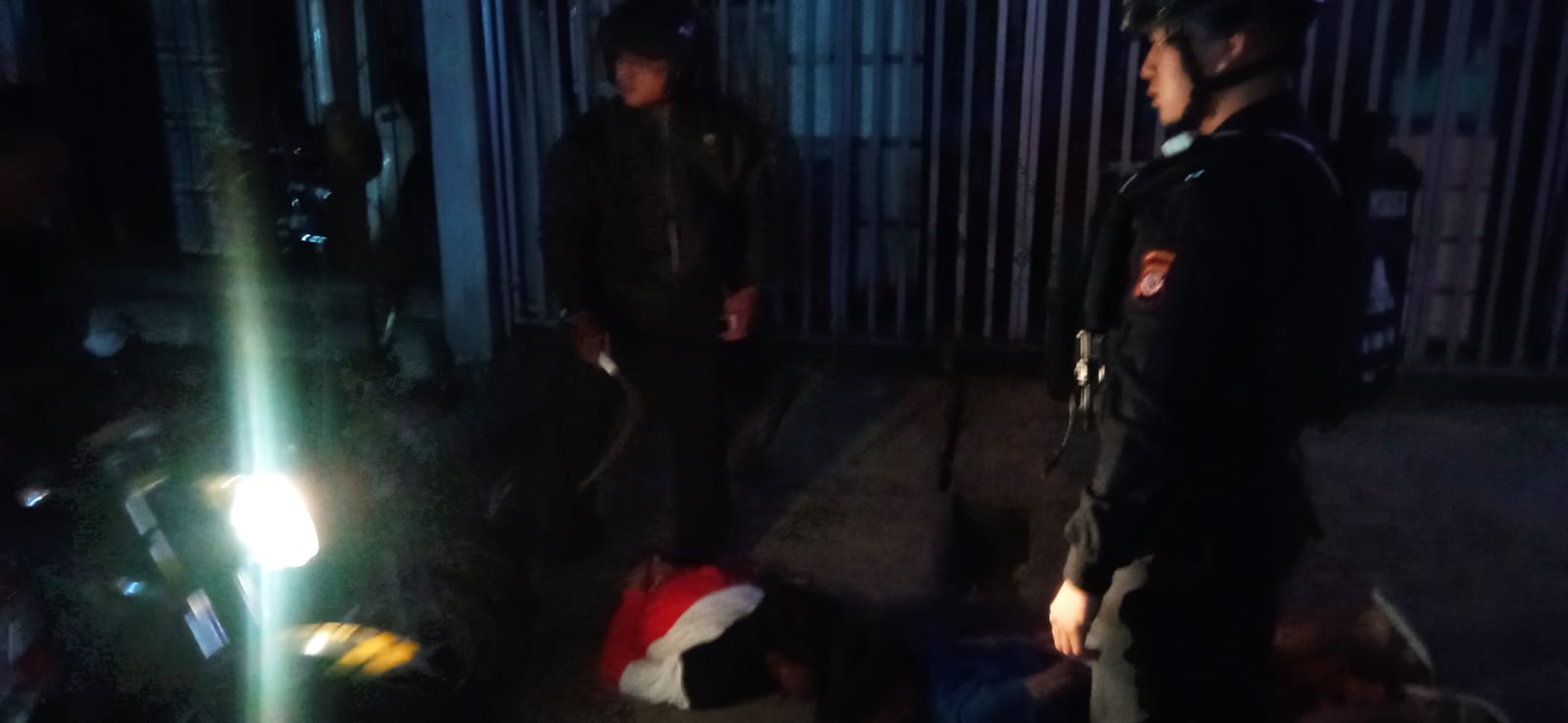Hendak Tawuran Pada Malam Hari, Dua Pemuda di Sukabumi Berhasil Diringkus Polisi