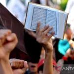 Kelompok sayap kanan Denmark yang dikenal sebagai Danske Patrioter (Patriot Denmark) telah kembali melakukan tindakan provokatif dengan membakar salinan Al Quran di depan sejumlah Kedutaan Besar negara mayoritas Muslim (ANTARA)