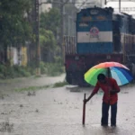 Setidaknya 24 orang dilaporkan tewas dan puluhan lainnya dikhawatirkan hilang dalam bencana alam yang disebabkan oleh hujan lebat di India.