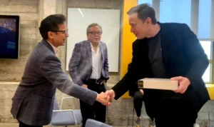 Menteri Kesehatan, Budi G. Sadikin, melakukan pertemuan penting dengan tokoh ternama, Elon Musk, di Amerika guna menjajaki kerjasama dalam menyediakan akses internet bagi Puskesmas terpencil di Indonesia.