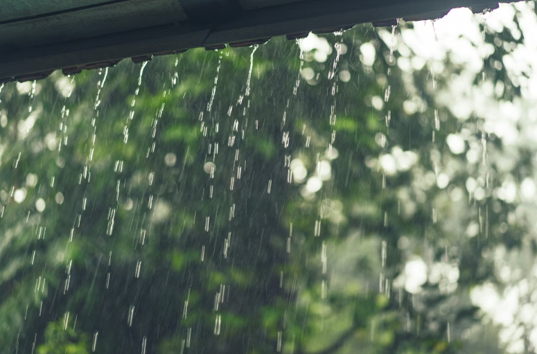 Viral di TikTok, Hujan Deras Turun Hanya pada Satu Rumah di Tasikmalaya
