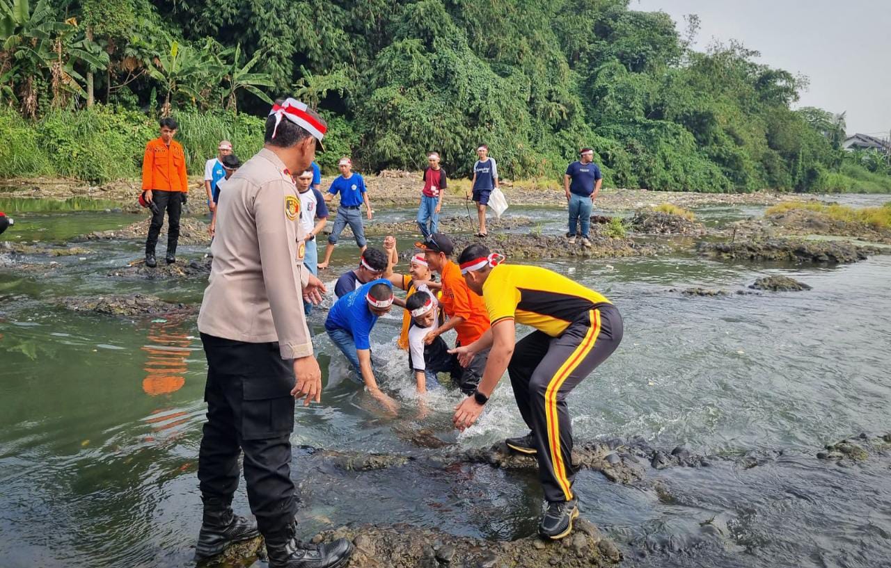Polresta Bogor Doktrin Pelajar Cintai Lingkungan, Orangtua hingga Jajaran Sekolah Diajak Bebersih Sungai Ciliwung
