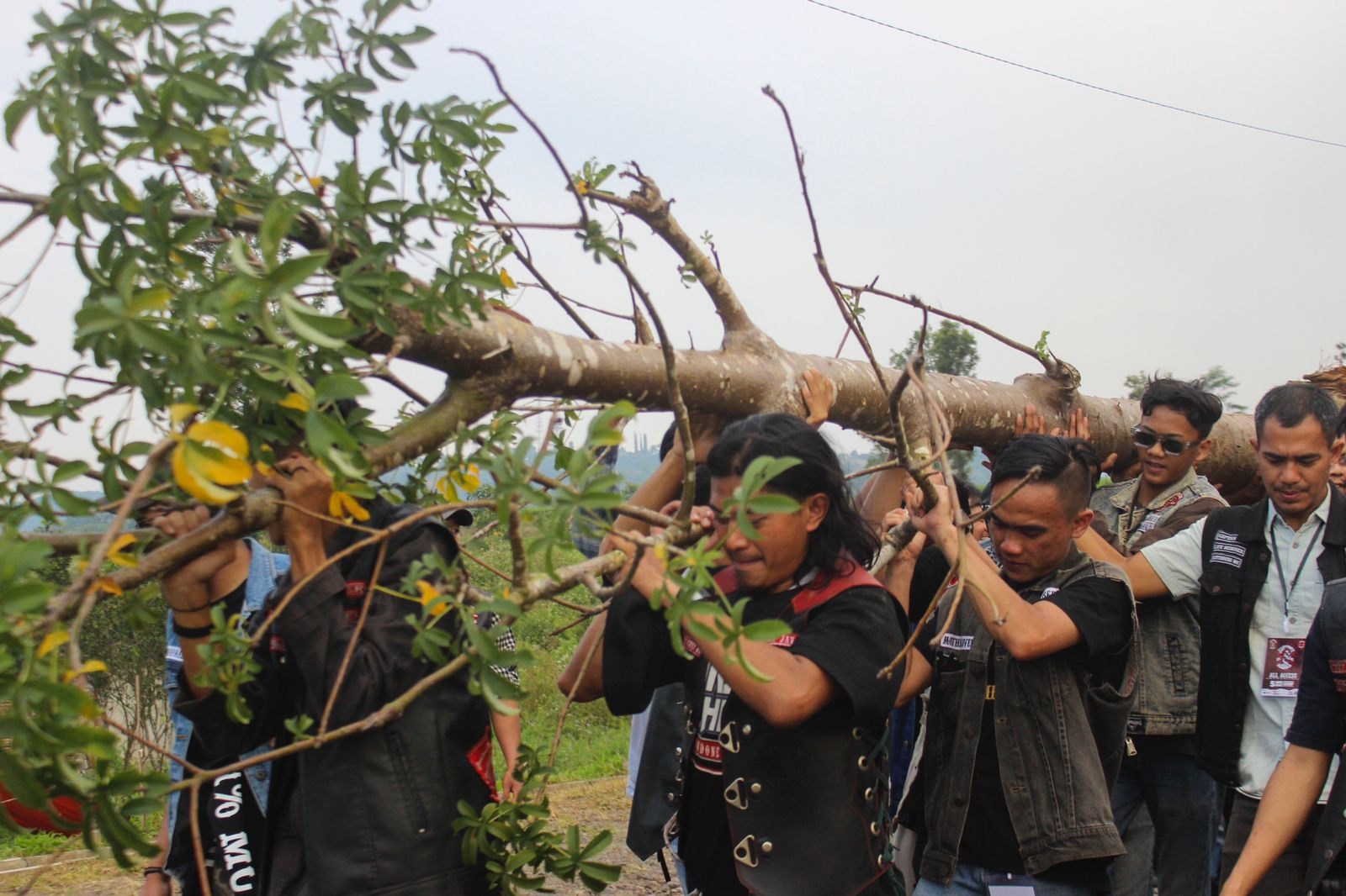 Bikers Brotherhood 1 persen MC Indonesia saat menggelar Konser Bakti Untuk Negeri Support 22 (KOBAKS) pada Sabtu 5 Agustus 2023 di Smart Hill Camp Ciater, Kabupaten Subang.