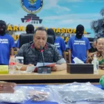 Kepala BNN Jabar M Arief Ramdhani, saat konperensi pers yang berhasil mengamankan 7 kilogram sabu dari sindikat jaringan Aceh.