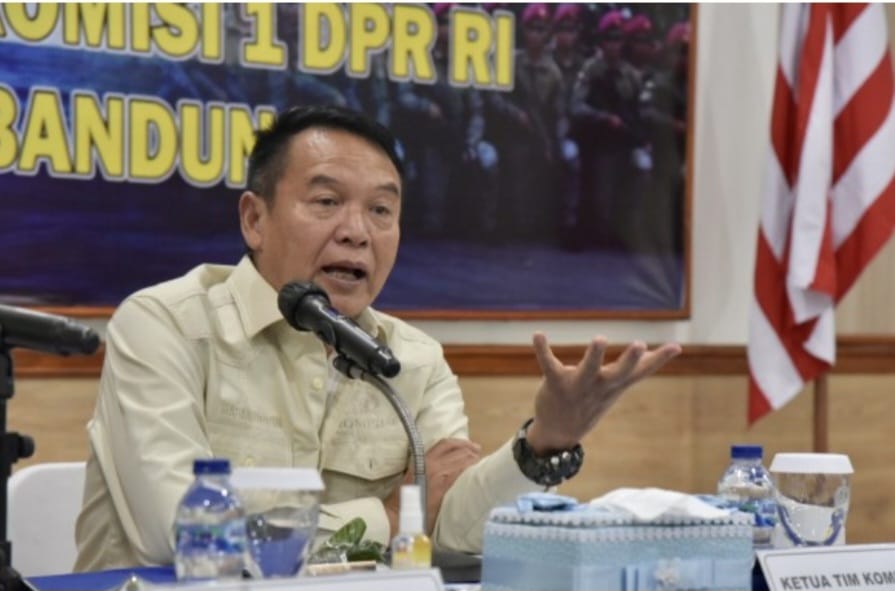 Anggota Komisi I DPR RI Mayjen TNI (p) TB Hasanuddin mendesak hukum berat pelaku pembunuhan dan meminta TNI Harus Selektif Pilih Anggota Paspampres.