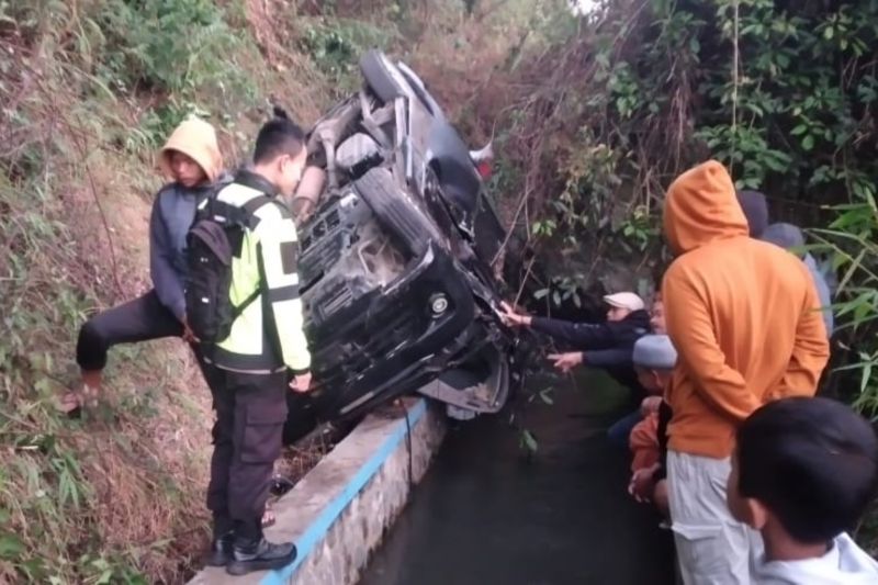 Mini Bus Masuk Jurang di Garut, Begini Kondisinya!