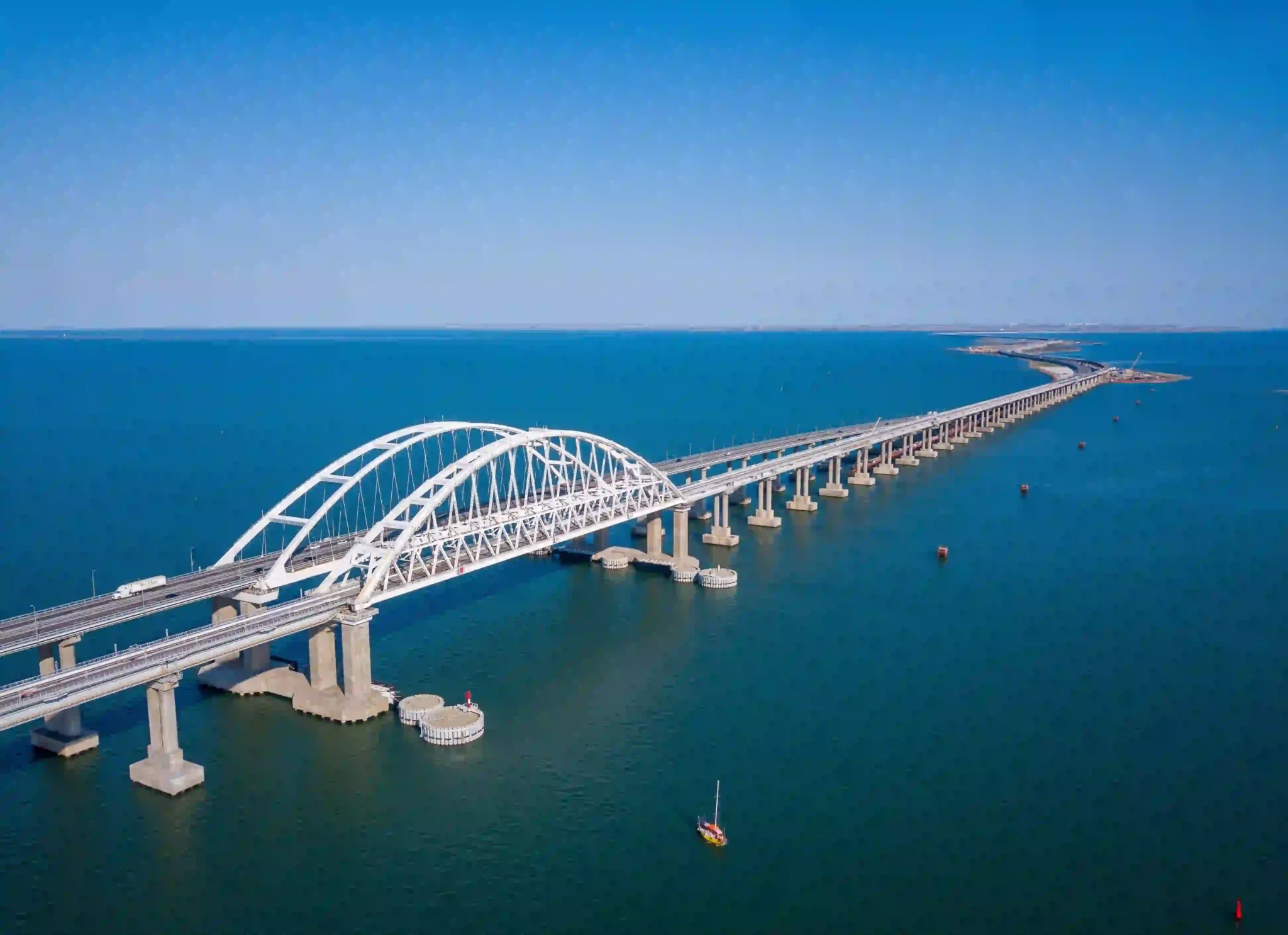 Jembatan Krimea Kembali Menjadi Sasaran Serangan Ukraina, Pasokan Logistik Pasukan Rusia Terputus