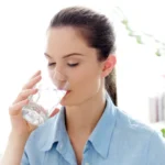 Viral di TikTok Konten Melarang Minum Air Setelah Makan, Cek Faktanya di Sini!
