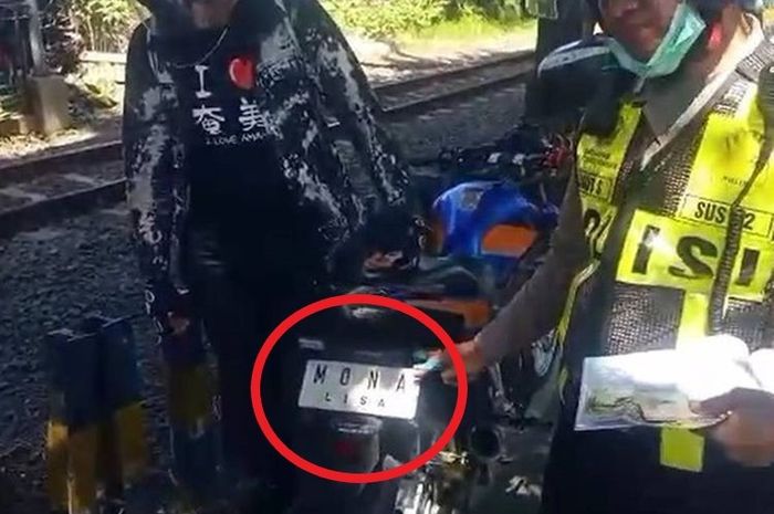 Demen Banget Sama Leonardo Da Vinci, Biker Surabaya Bikin Plat Nomor Monalisa