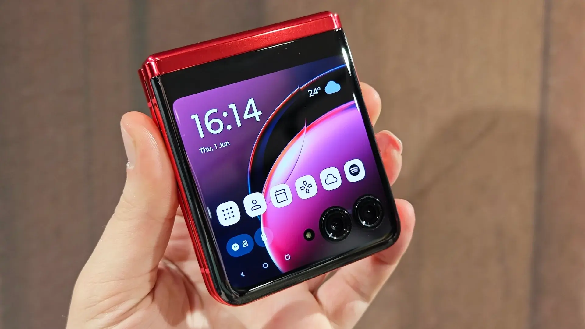 Review Motorola Razr Plus, Salah Satu Ponsel Lipat Terbaik Hingga Saat Ini!