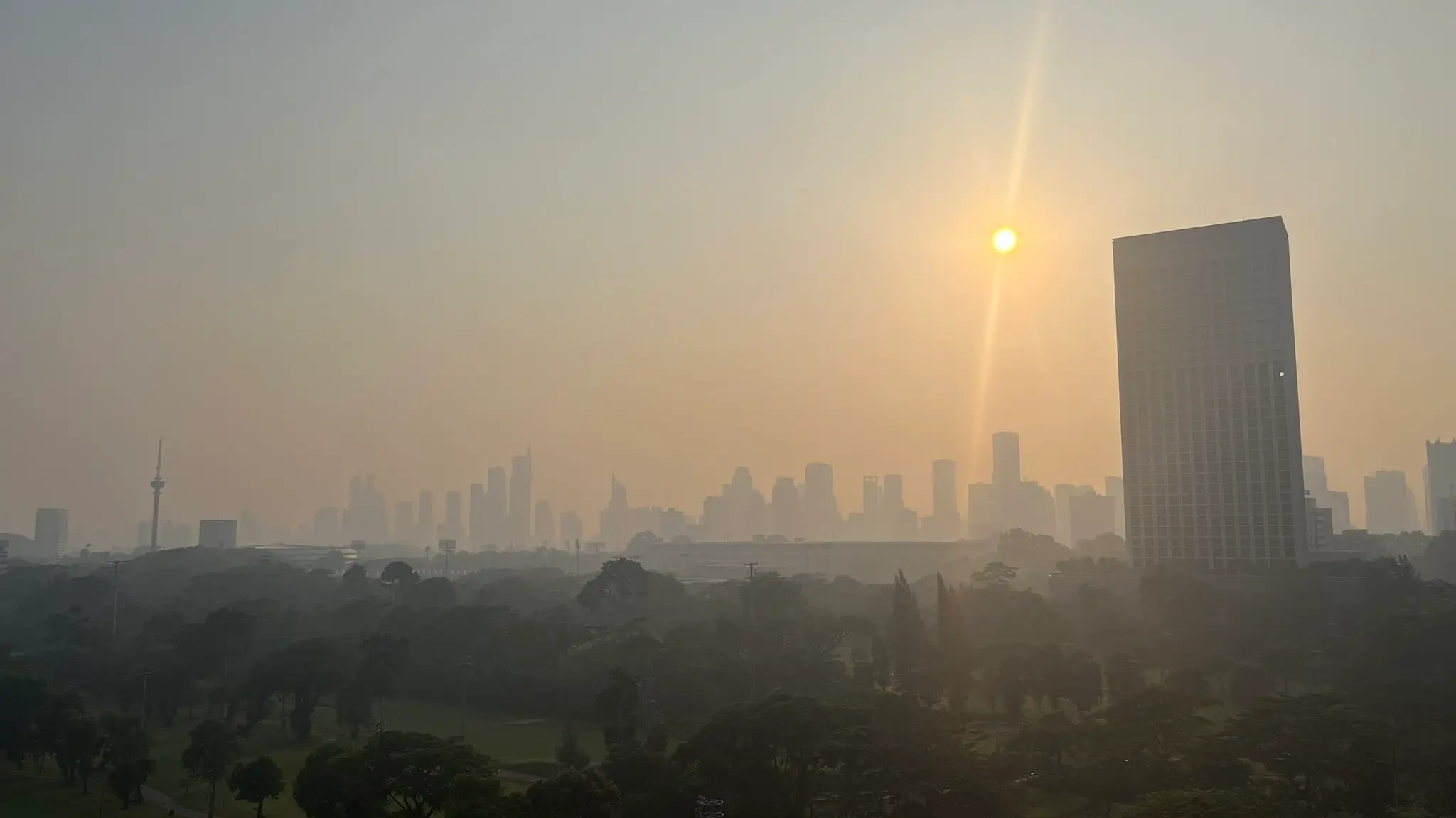 Presiden Indonesia Joko Widodo Berikan 4 Arahan untuk Mengatasi Kualitas Udara Jakarta yang Buruk