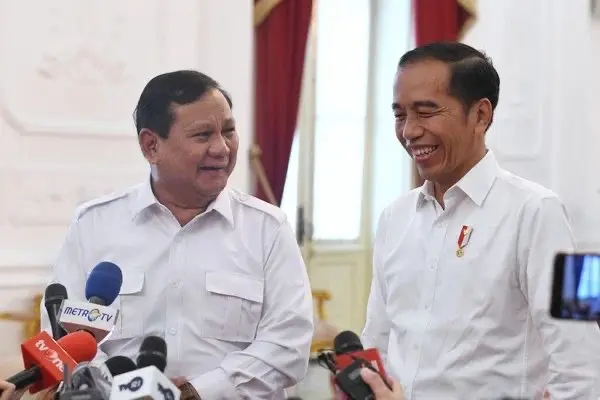 Elektabilitas Prabowo Makin Meluncur Seiring Lengketnya Hubungan dengan Jokowi