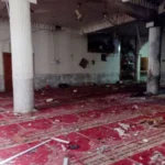 Total korban tewas akibat serangan bom bunuh diri yang menerjang sebuah masjid di kompleks polisi, Peshawar, pada Senin pekan ini telah mencapai angka yang tragis, yaitu 100 orang. (ANTARA)