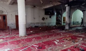 Total korban tewas akibat serangan bom bunuh diri yang menerjang sebuah masjid di kompleks polisi, Peshawar, pada Senin pekan ini telah mencapai angka yang tragis, yaitu 100 orang. (ANTARA)