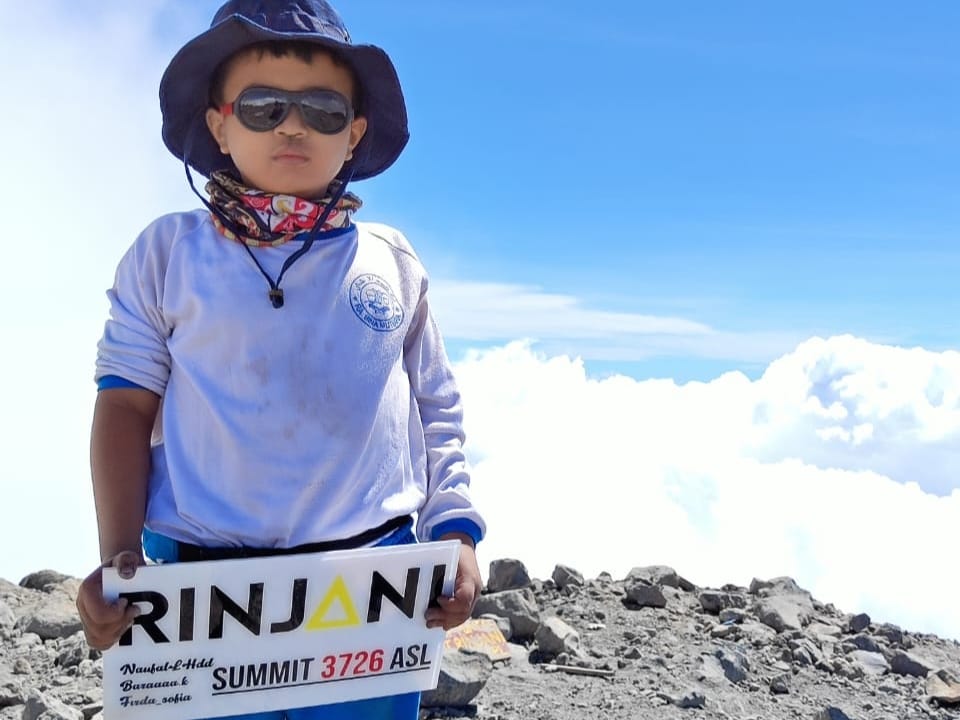 Bocah 7 Tahun Asal Depok Berhasil Taklukkan Gunung Rinjani
