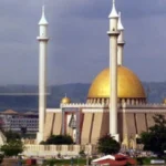 Sebuah bencana tragis melanda saat sebuah masjid di Kota Zaria, Nigeria, mengalami ambruk yang mematikan tujuh jemaah yang tengah melaksanakan ibadah pada Jumat (11/8) waktu setempat.
