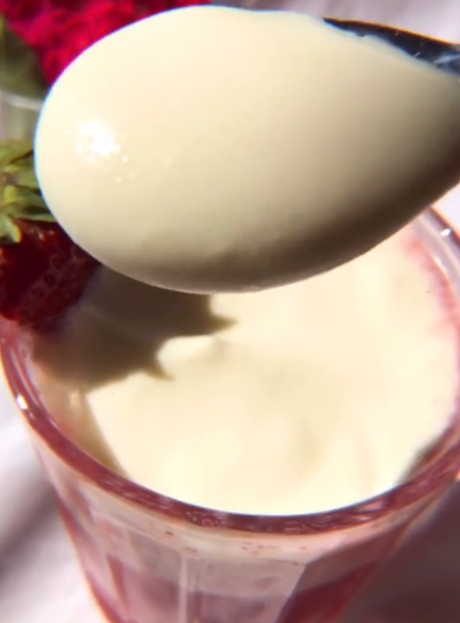 Strawberry Cheese Tea Viral di TikTok, Mau Coba Buat?