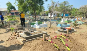 Makam Dibongkar, Tali Pocong Raib Digondol Maling