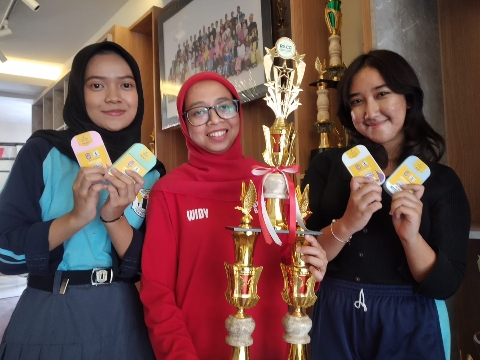 Cerita Crystalone Student Company SMAN 1 Bandung, Hasilkan Deodorant Olahan Tawas