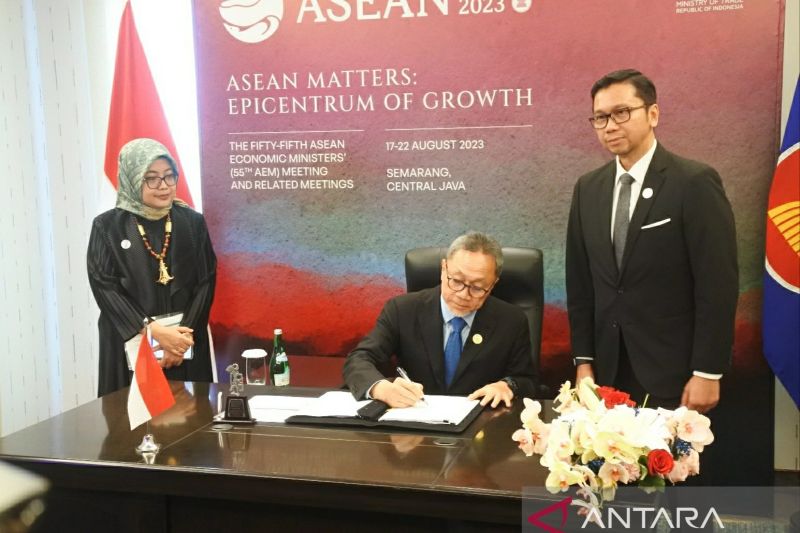 Indonesian Trade Minister Signs Four MRAs to Reduce Trade Barriers in ASEAN