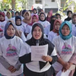 Sejumlah ratusan istri nelayan di Desa Cimanuk Tasikmalaya terlihat kompak menyatakan sikap untuk mendukung Ganjar Pranowo sebagai Presiden 2024.