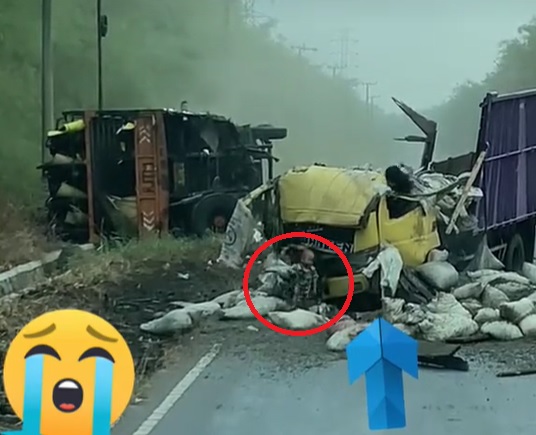 Tangkapan layar video balita selamat dari kecelakaan truk. (Tiktok @@ardylintas35 )