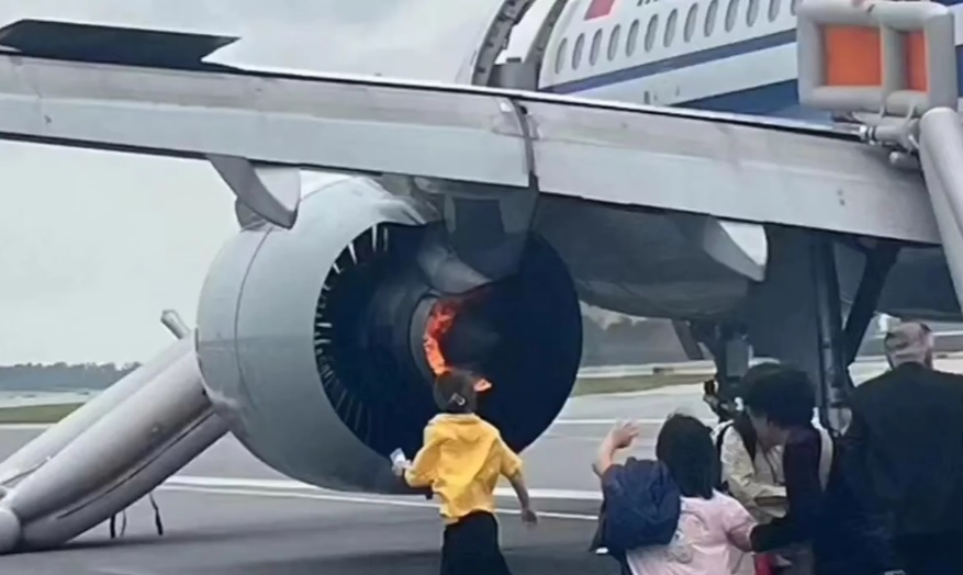 Penampakan mesin pesawat China Air yang mengalami kebakaran. (instagram)
